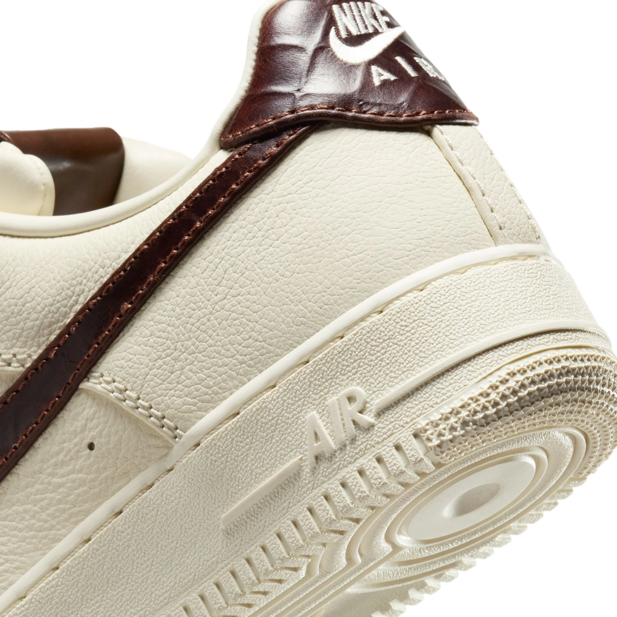 Nike Mens Air Force 1 '07 Shoes - Image 4