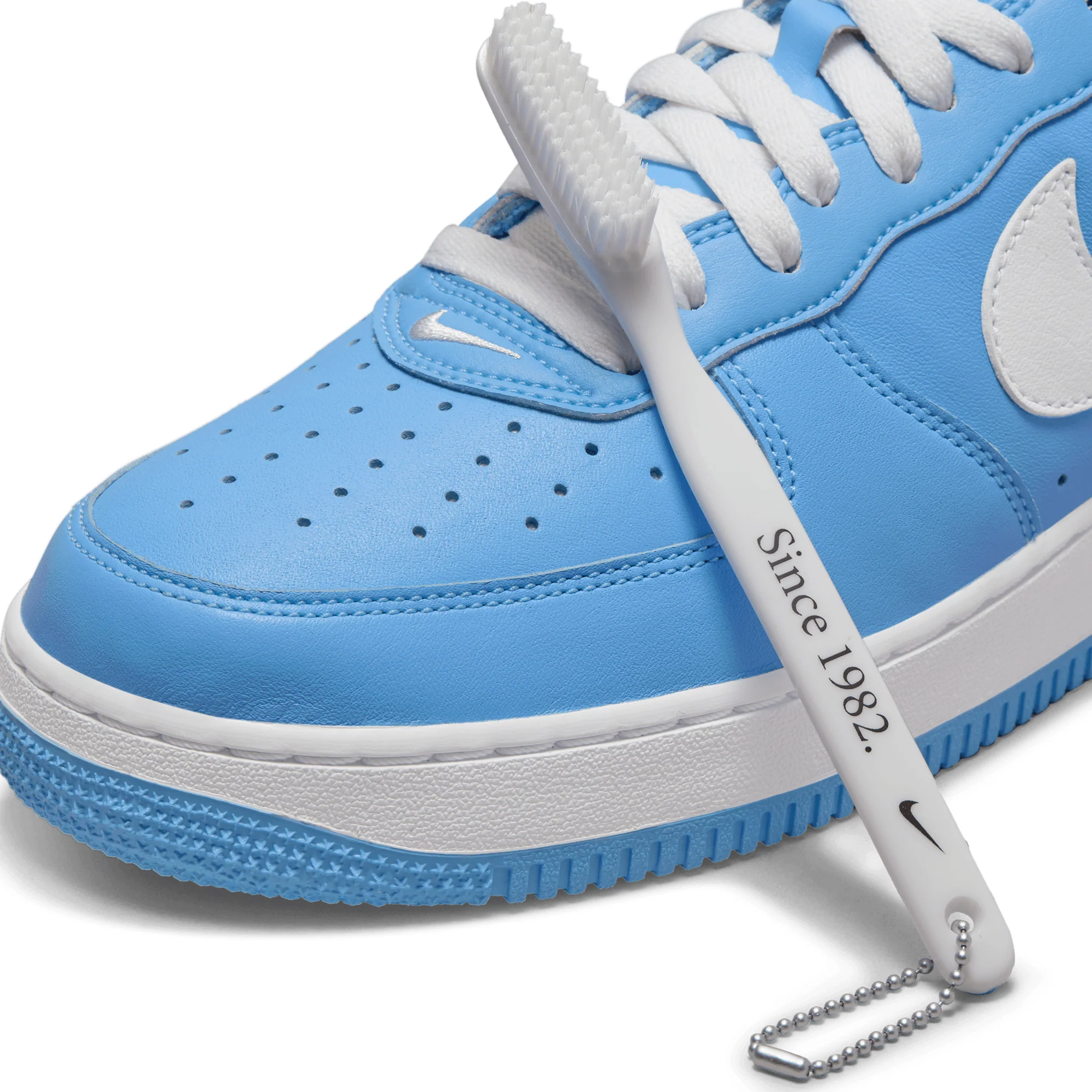 Nike Mens Air Force 1 Low Retro Shoes - Image 4
