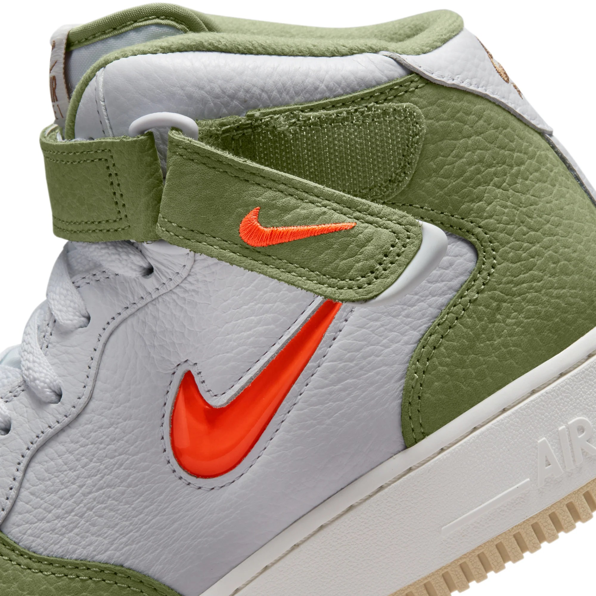 Nike Mens Air Force 1 Mid QS Shoes - Image 4