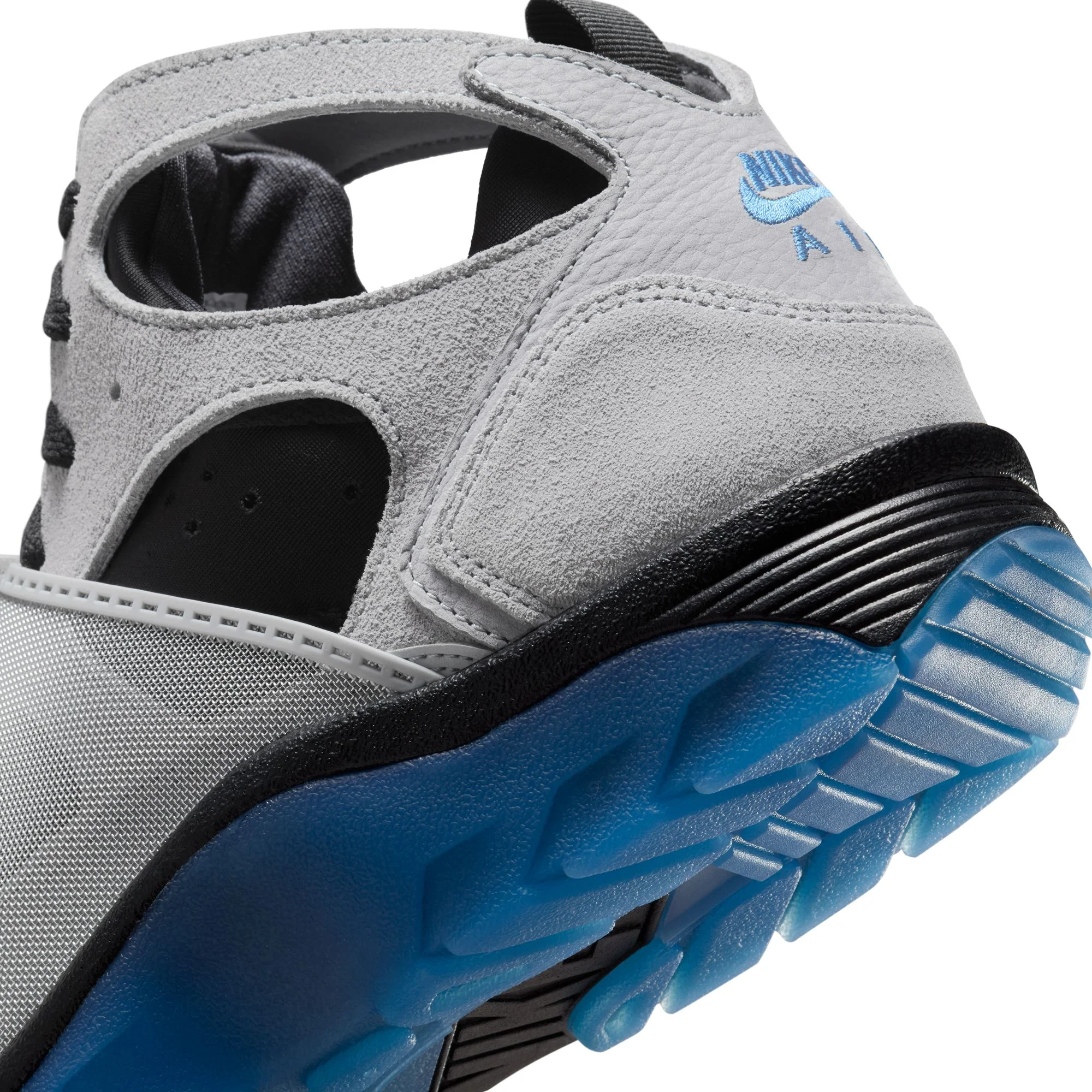 Nike Mens Air Trainer Huarache Shoes - Image 4