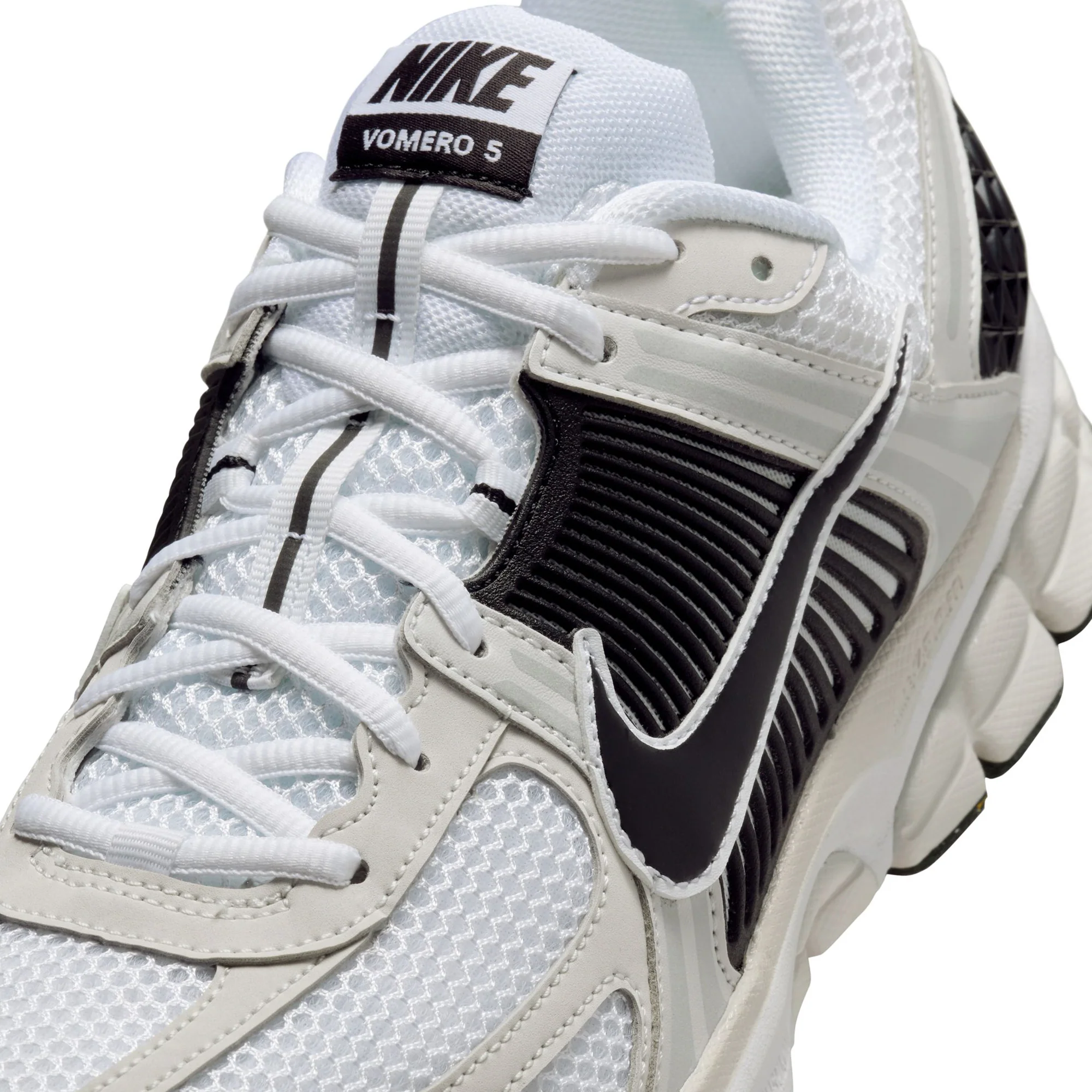 Nike Mens Zoom Vomero 5 Shoes - Image 4