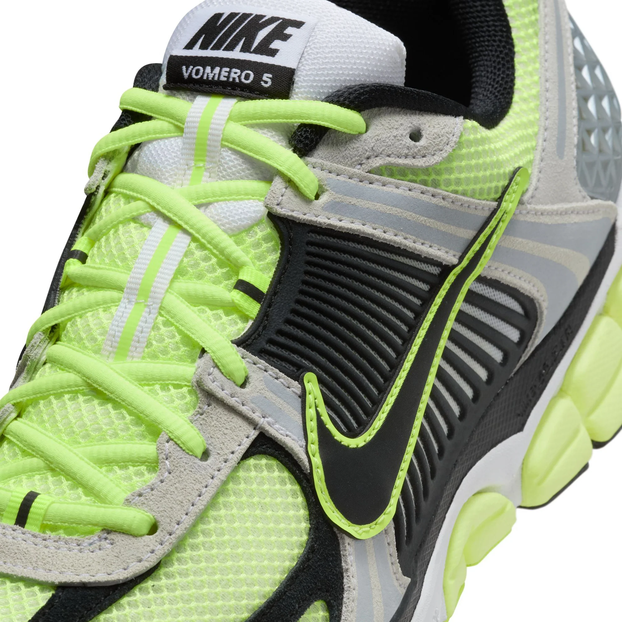 Nike Mens Zoom Vomero 5 Shoes - Image 4