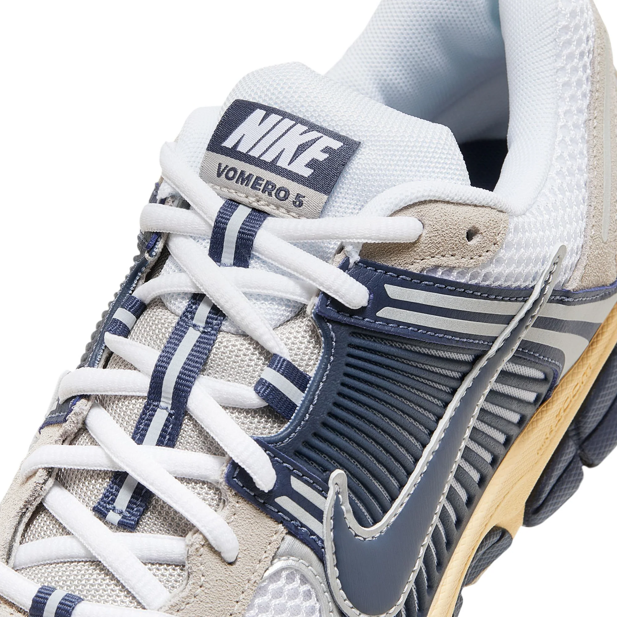 Nike Mens Zoom Vomero 5 Shoes - Image 4