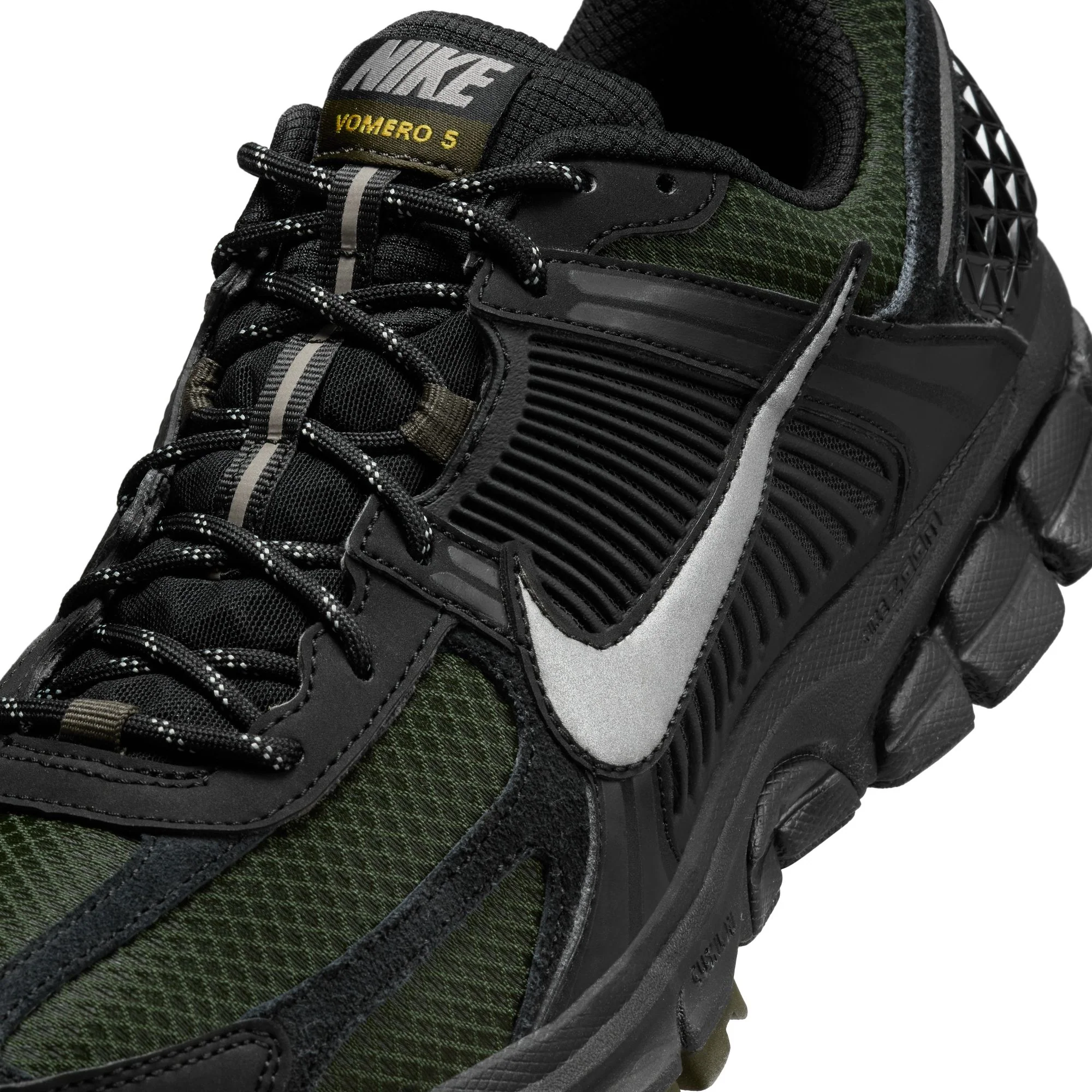 Nike Mens Zoom Vomero 5 Shoes - Image 4