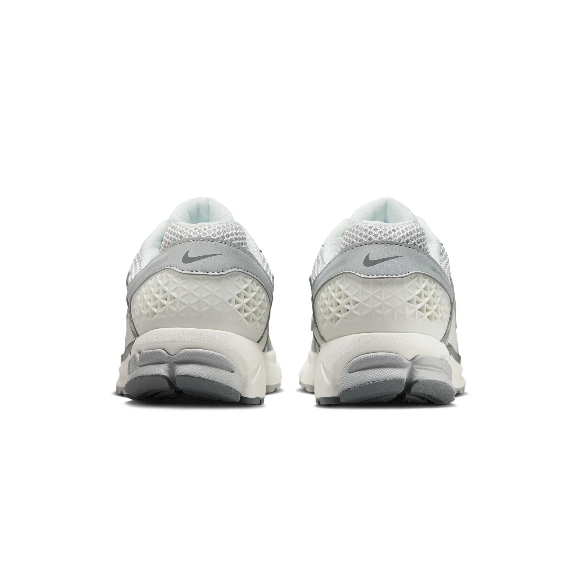 Nike Mens Zoom Vomero 5 Shoes - Image 3