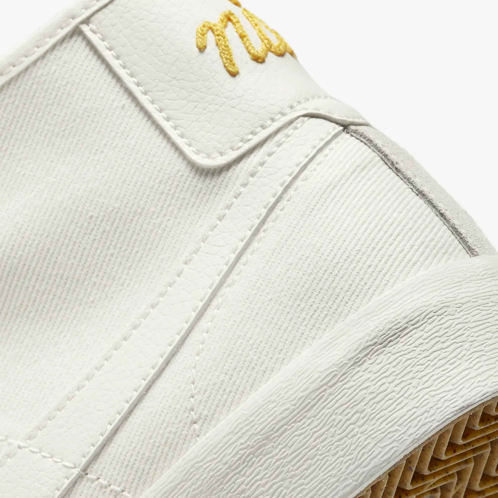 Nike SB Mens Blazer Court Mid Premium Shoes 'Sail' - Image 4