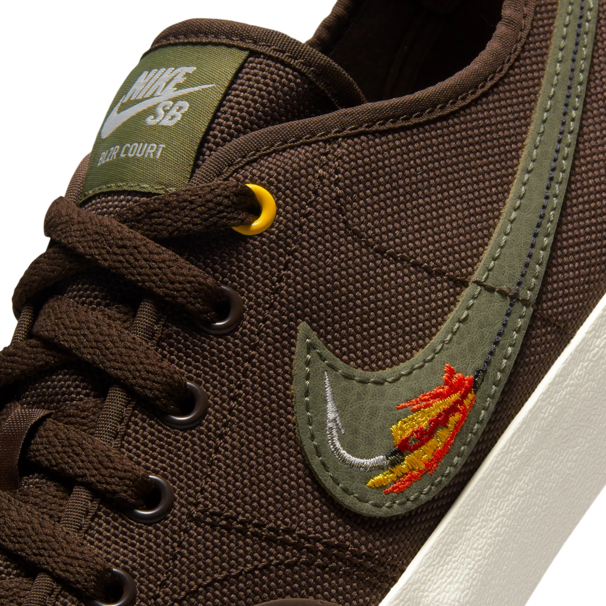 Nike SB Mens Blzr Court DVDL Shoes Baroque Brown - Image 4