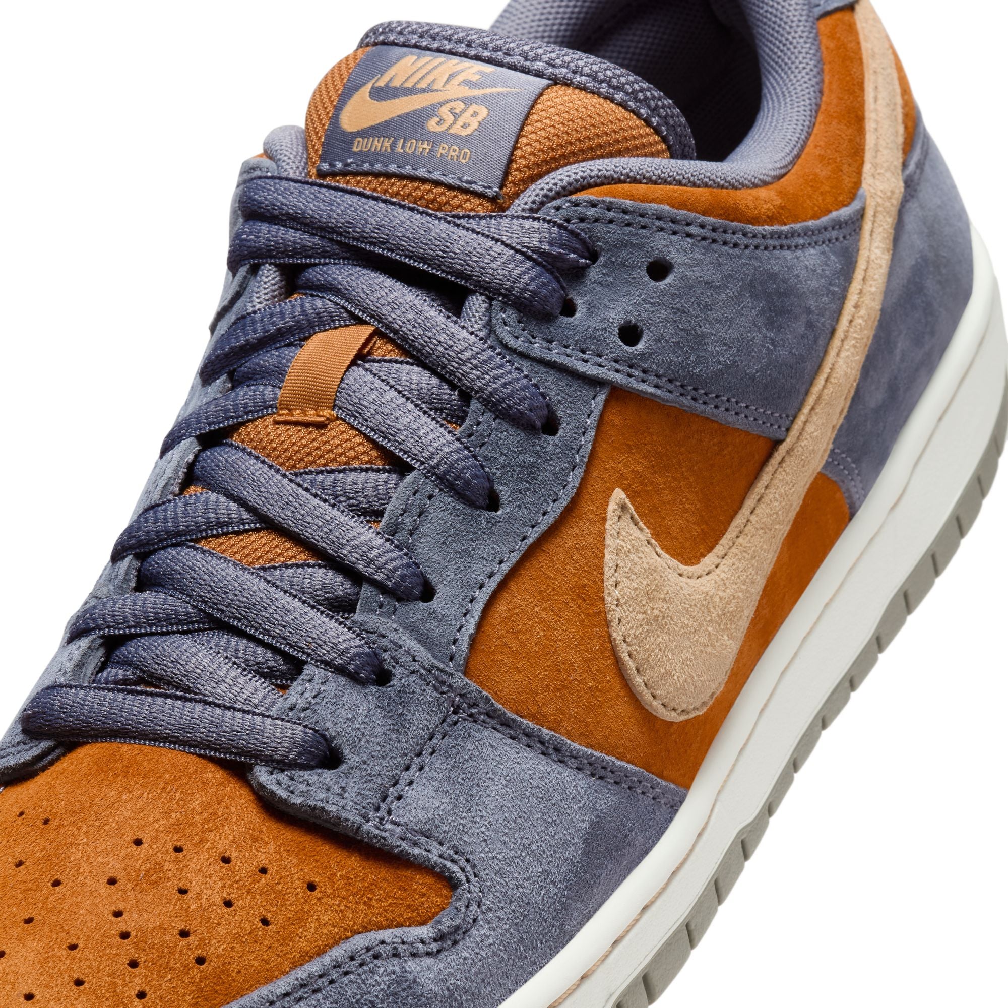 Nike SB Men Dunk Low Pro Shoes - Image 4