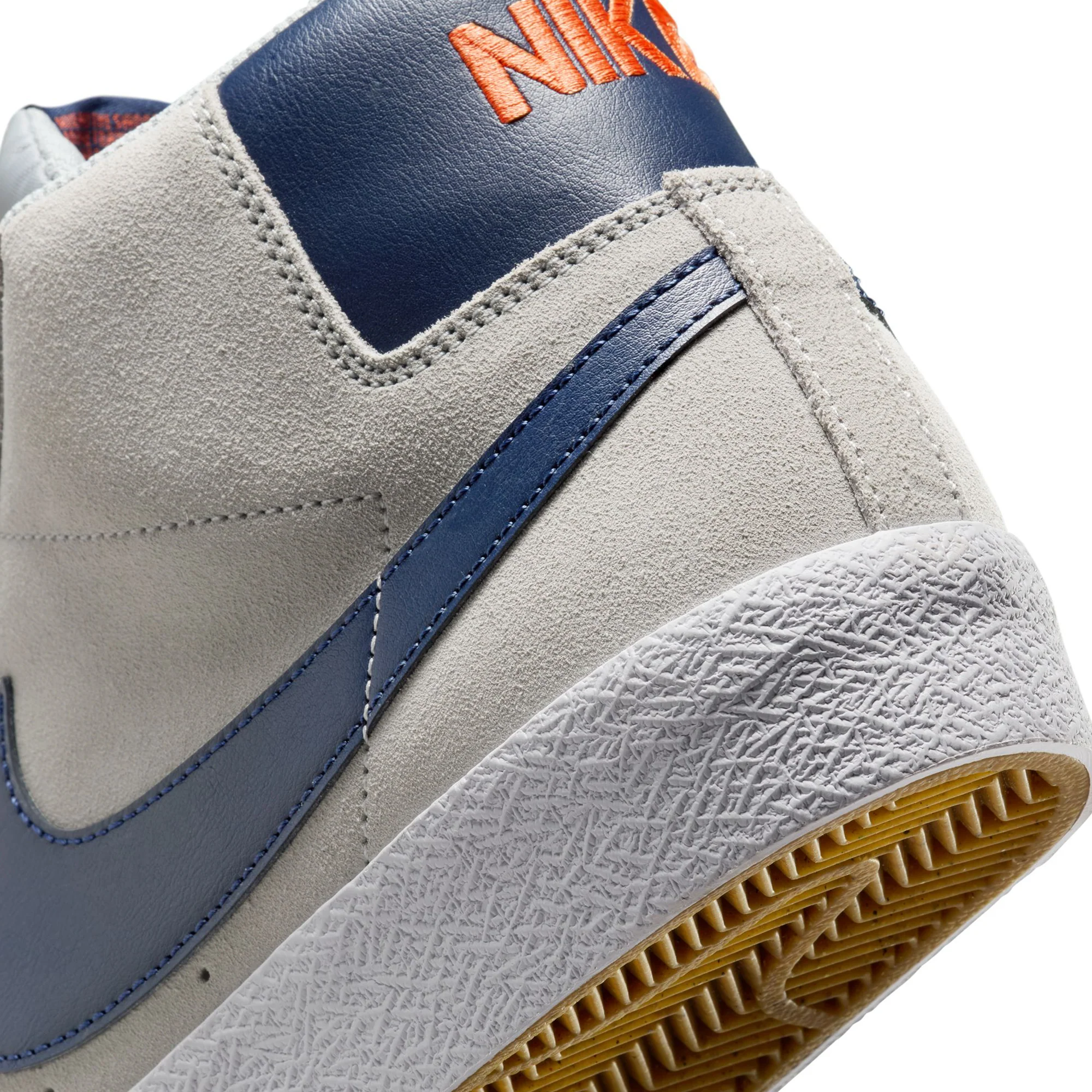Nike SB Mens Zoom Blazer Mid Shoes - Image 4