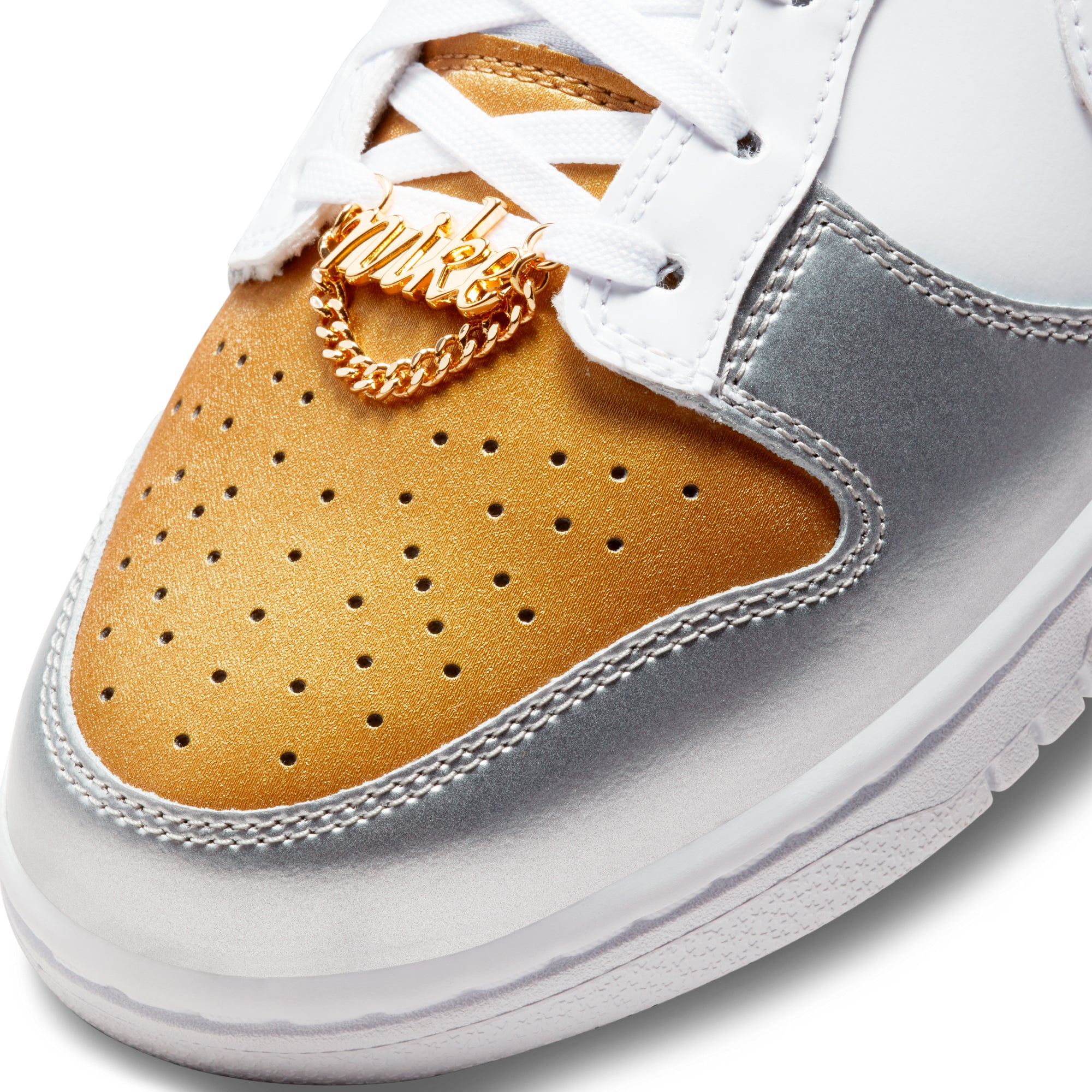 Nike Womens Dunk Low SE Shoes - Image 4