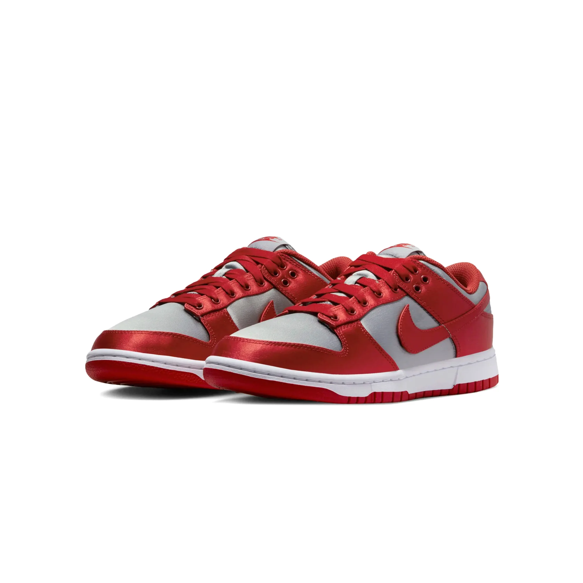 Nike Womens Dunk Low Shoes - Image 2