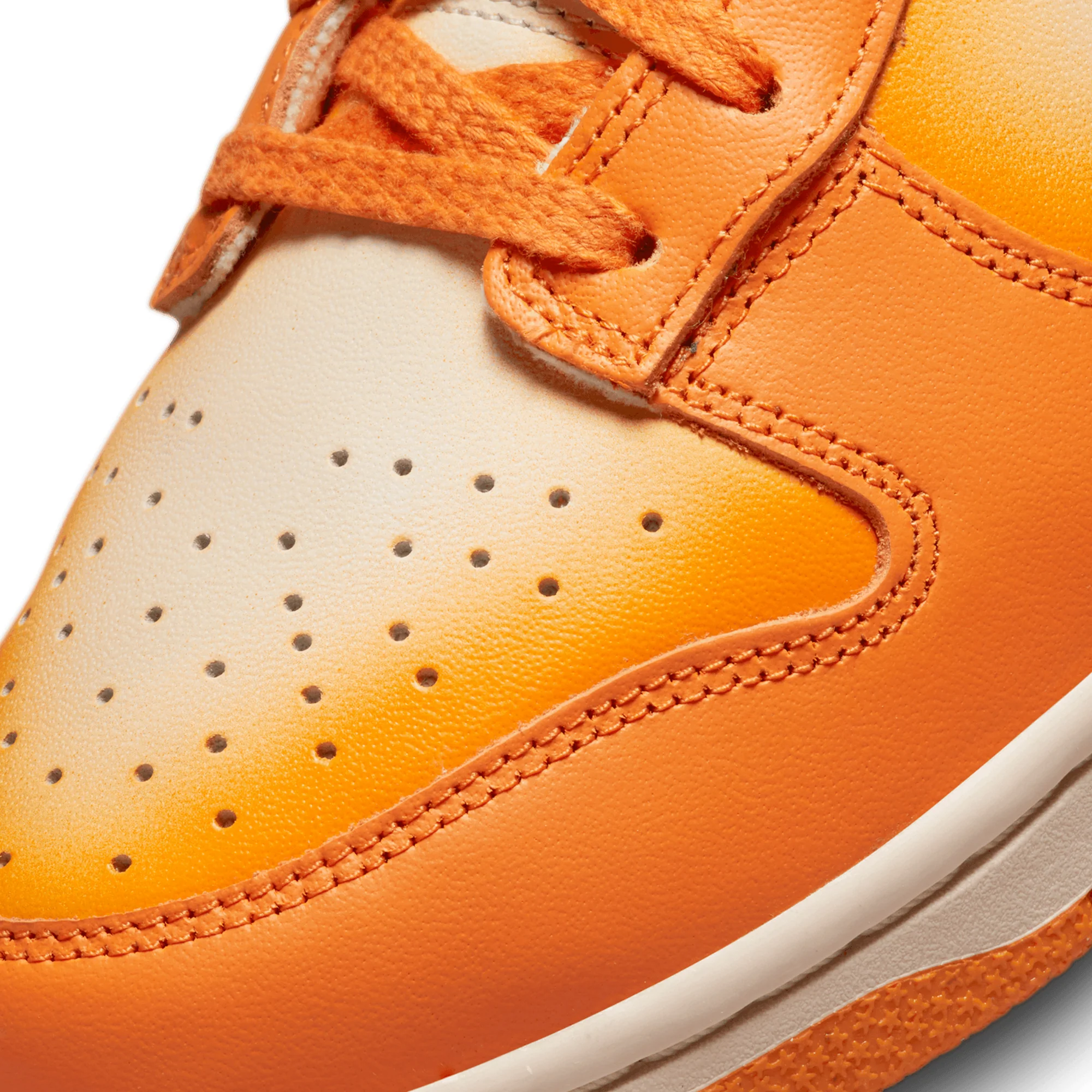 Nike Womens Dunk Low Shoes - Image 4