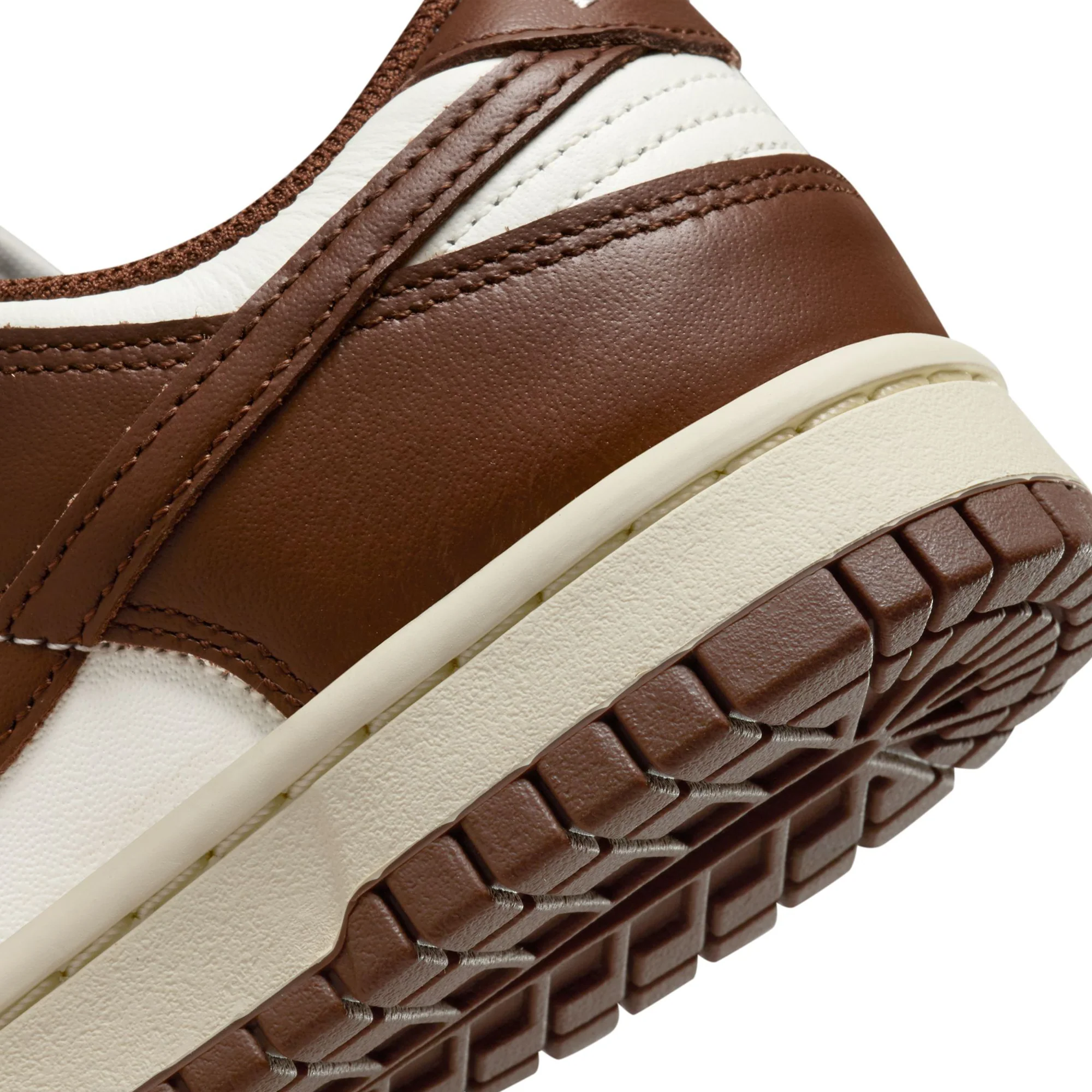 Nike Womens Dunk Low Shoes - Image 4