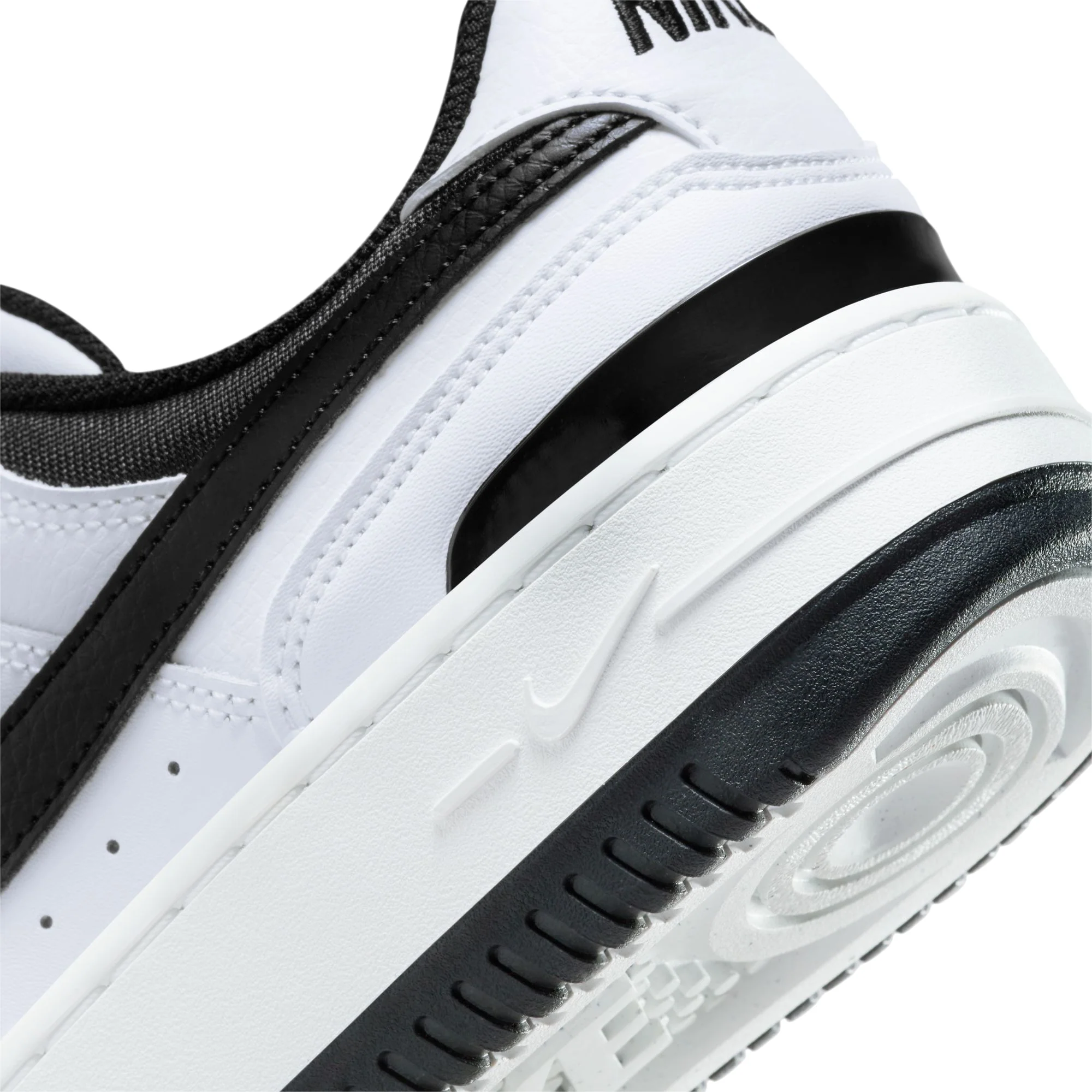 Nike Womens Gamma Force Shoes - Image 4