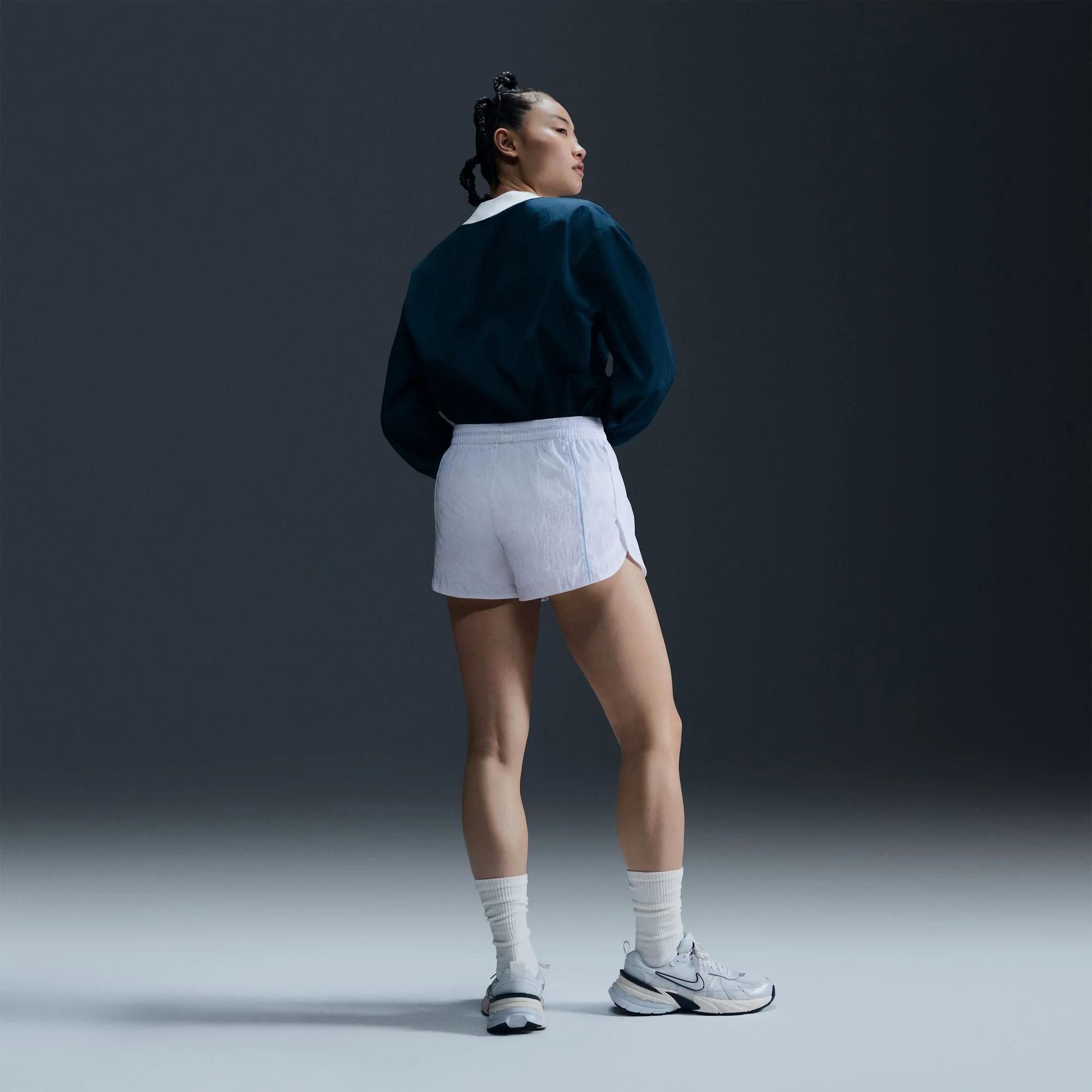 Nike Womens Loose UV Woven Long-Sleeve V-Neck Top - Image 4