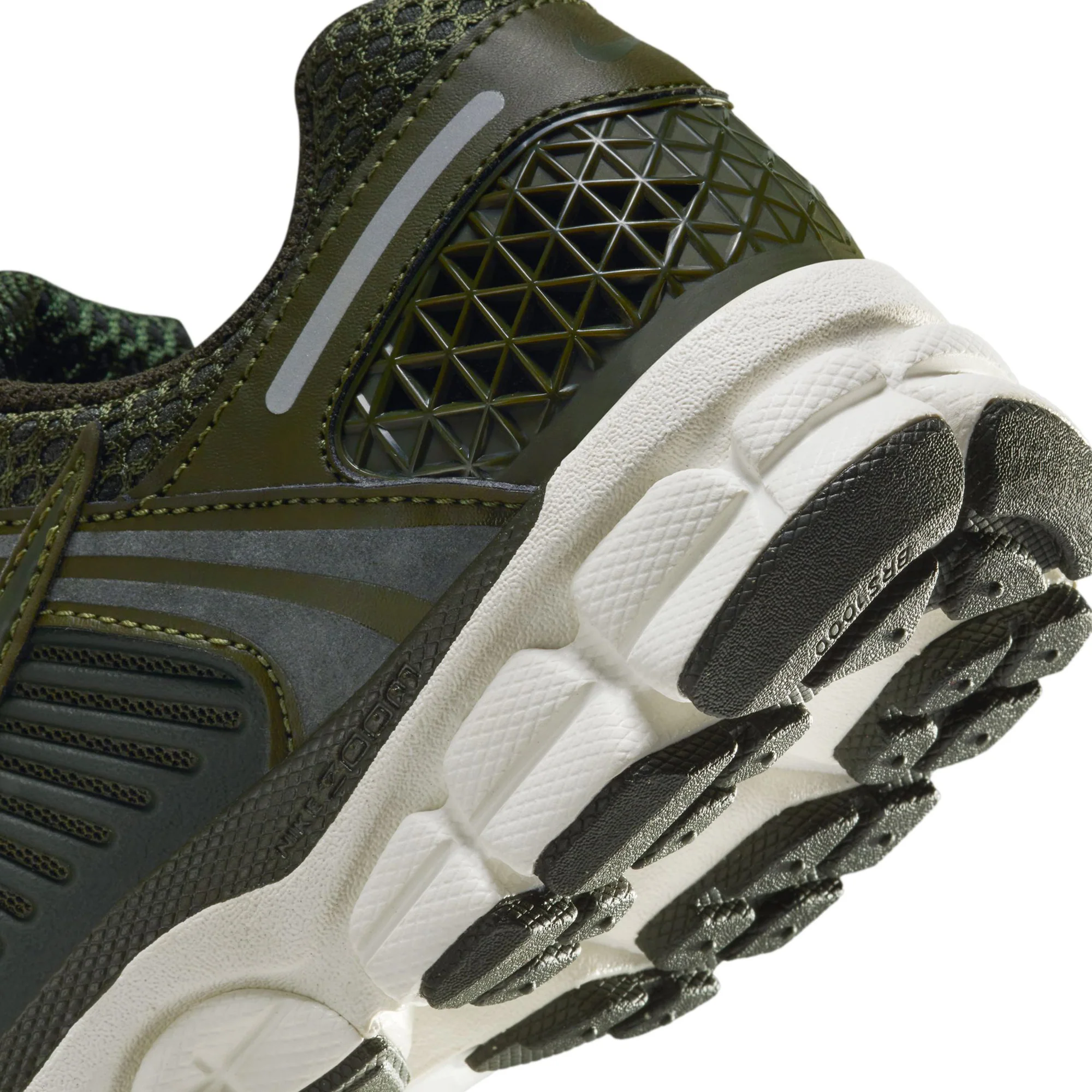 Nike Womens Zoom Vomero 5 Shoes - Image 4