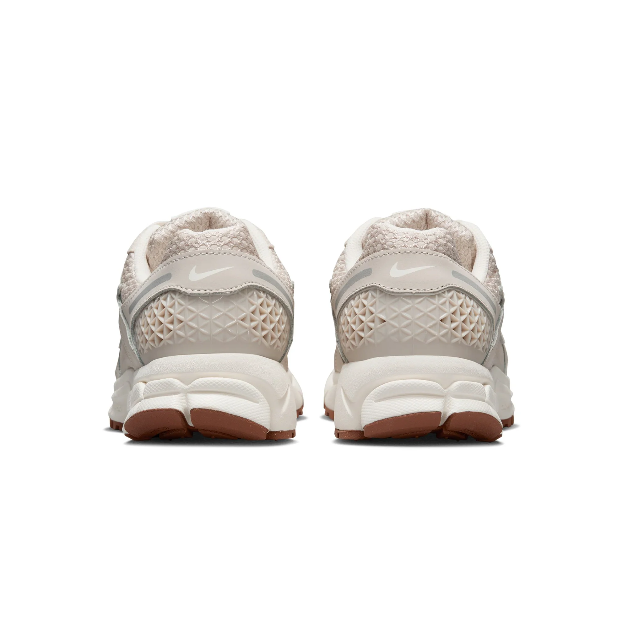 Nike Womens Zoom Vomero 5 Shoes - Image 3