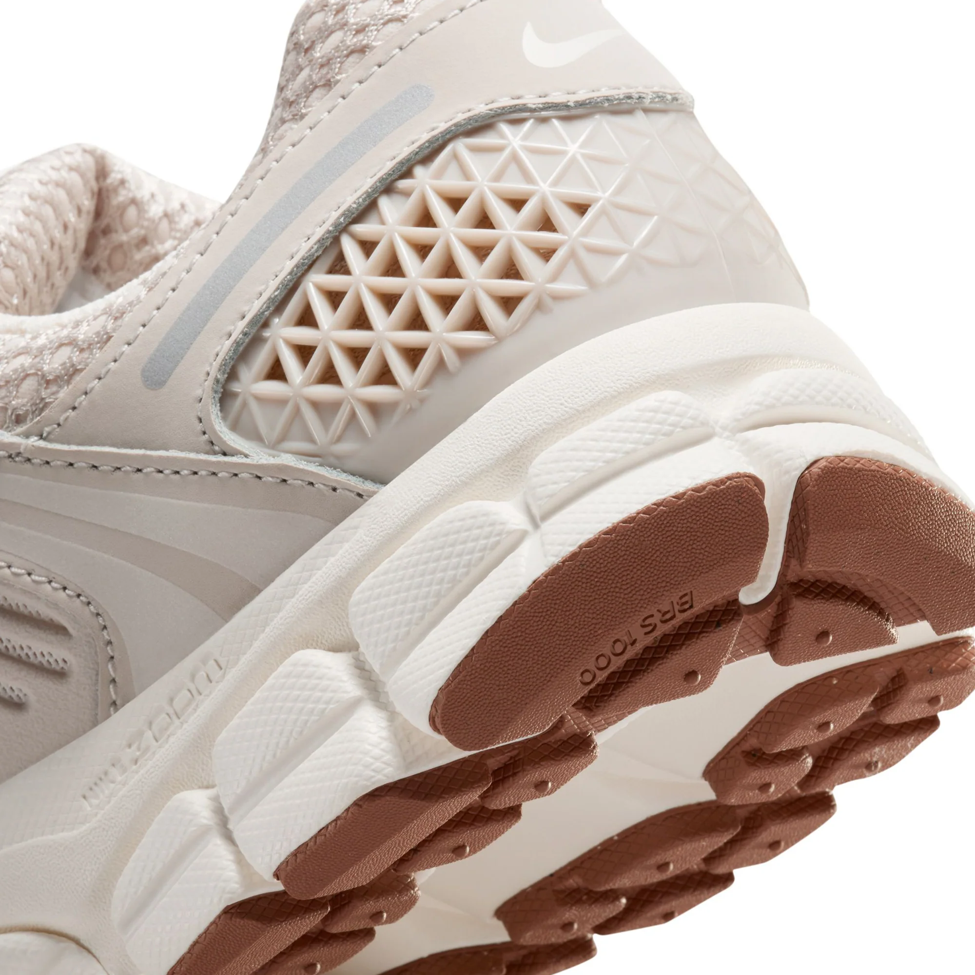 Nike Womens Zoom Vomero 5 Shoes - Image 4
