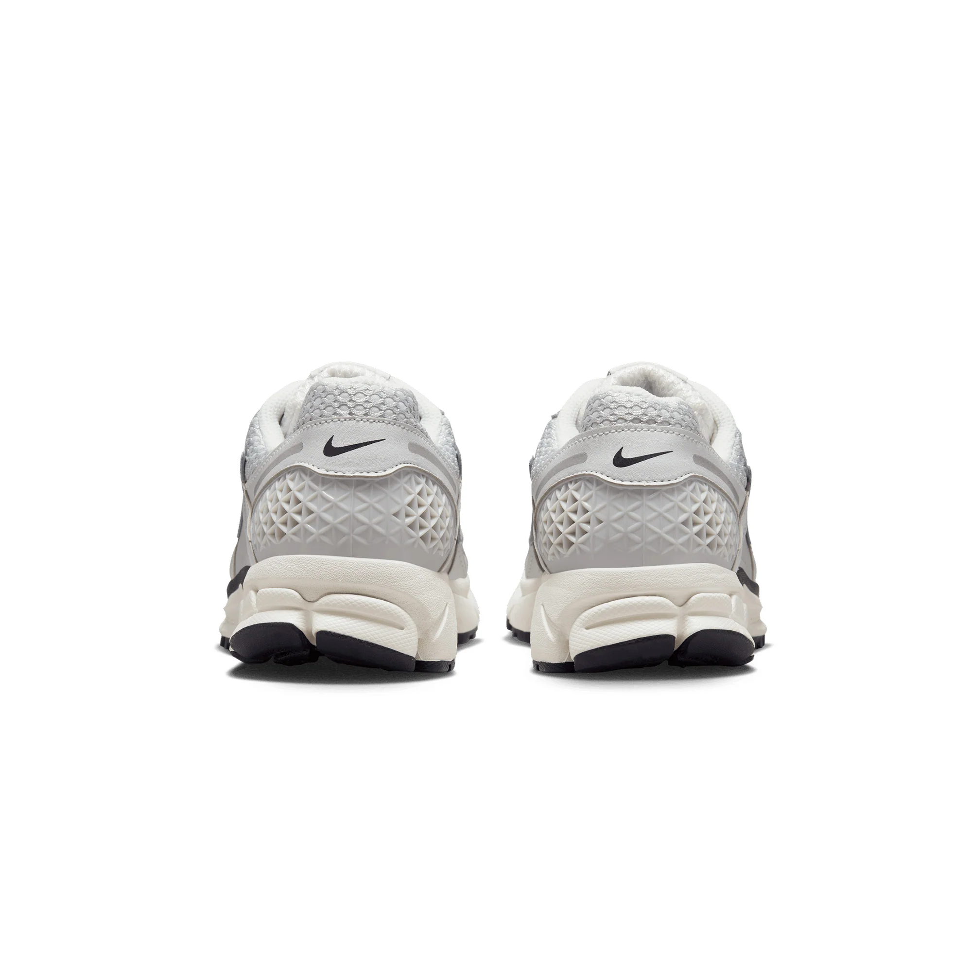 Nike Womens Zoom Vomero 5 Shoes - Image 3